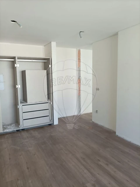 Apartamento T1 para Venda em Mafamude e Vilar do Paraíso