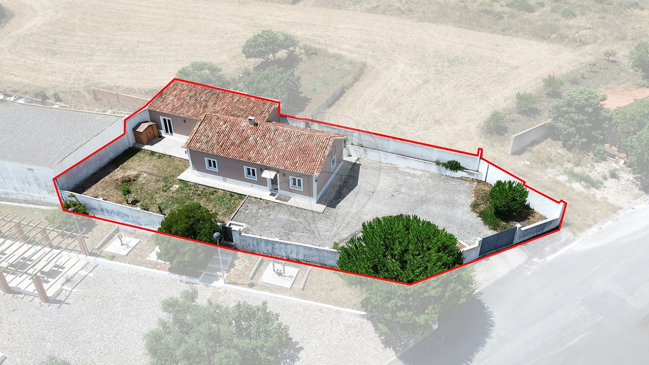 Moradia T3 para Venda em Santa Maria, São Pedro e Matacães Foto 3