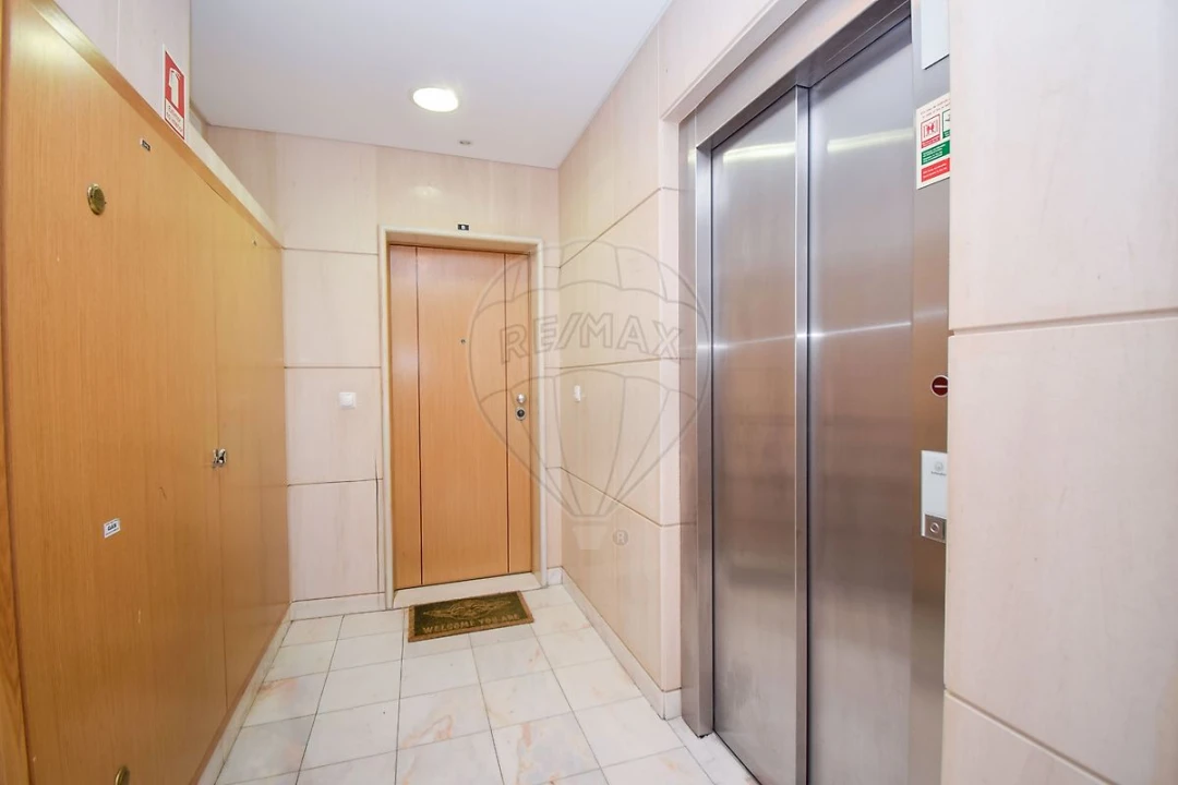 Apartamento T3 para Venda em Pontinha e Famões Foto 4