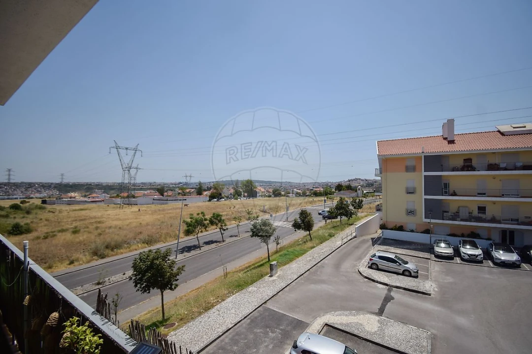 Apartamento T3 para Venda em Pontinha e Famões Foto 25