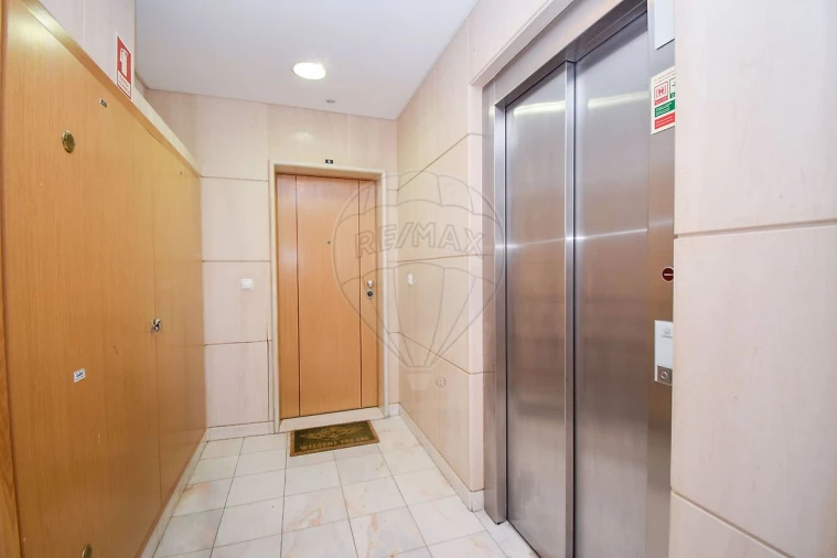 Apartamento T3 para Venda em Pontinha e Famões Foto 4