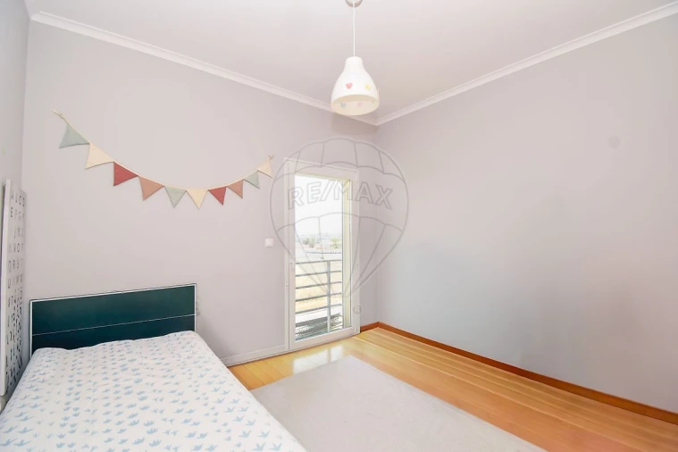 Apartamento T3 para Venda em Pontinha e Famões Foto 2