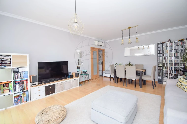 Apartamento T3 para Venda em Pontinha e Famões Foto 18