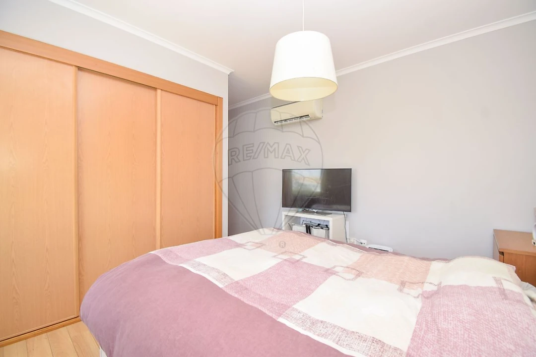 Apartamento T3 para Venda em Pontinha e Famões Foto 9