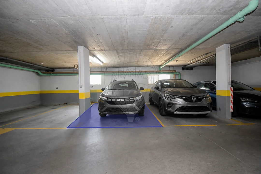 Apartamento T3 para Venda em Pontinha e Famões Foto 1