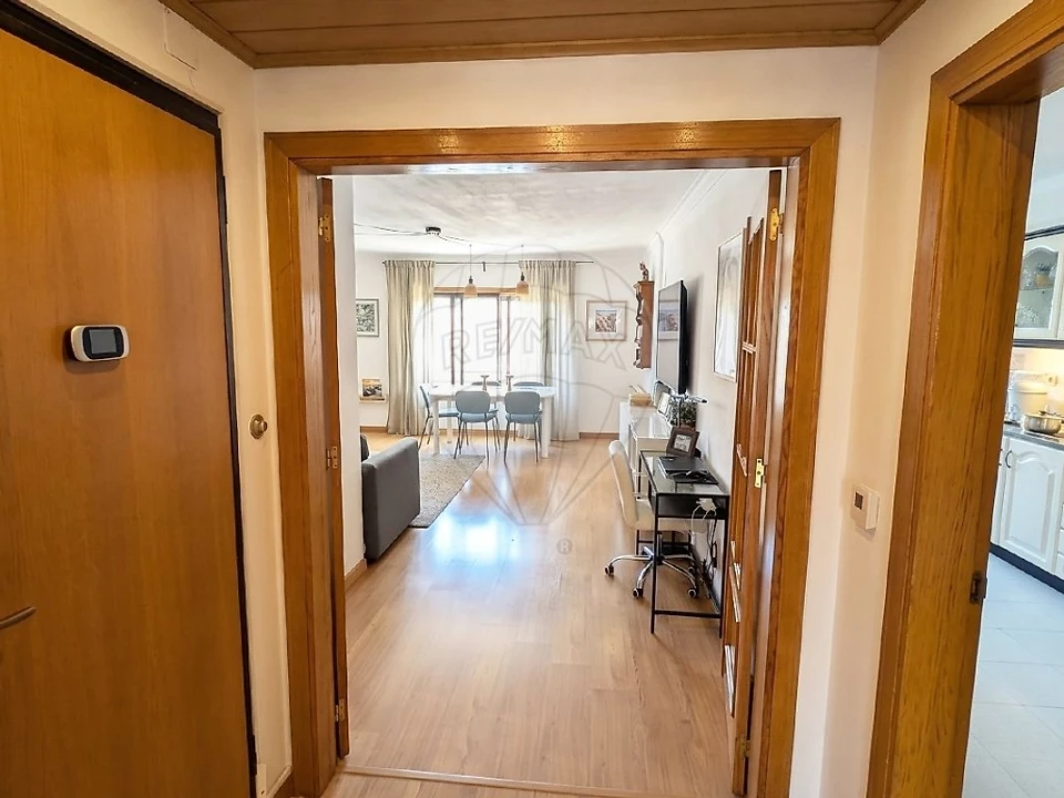Apartamento T2 para Venda em Carregado e Cadafais Foto 17