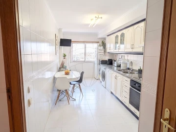 Apartamento T2 para Venda em Carregado e Cadafais