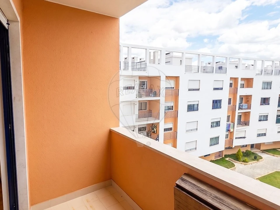 Apartamento T2 para Venda em Carregado e Cadafais Foto 1