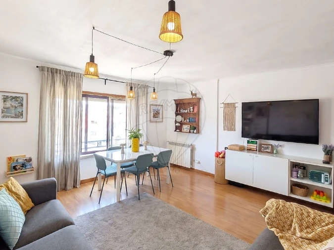 Apartamento T2 para Venda em Carregado e Cadafais Foto 9