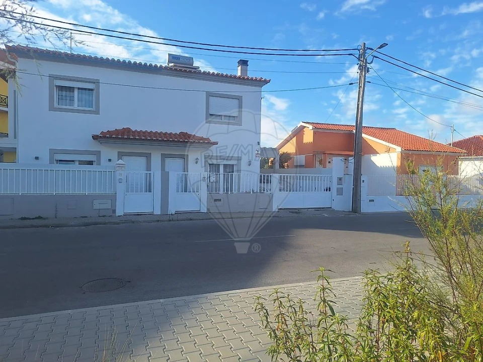 Moradia T3 para Venda em Silveira Foto 7