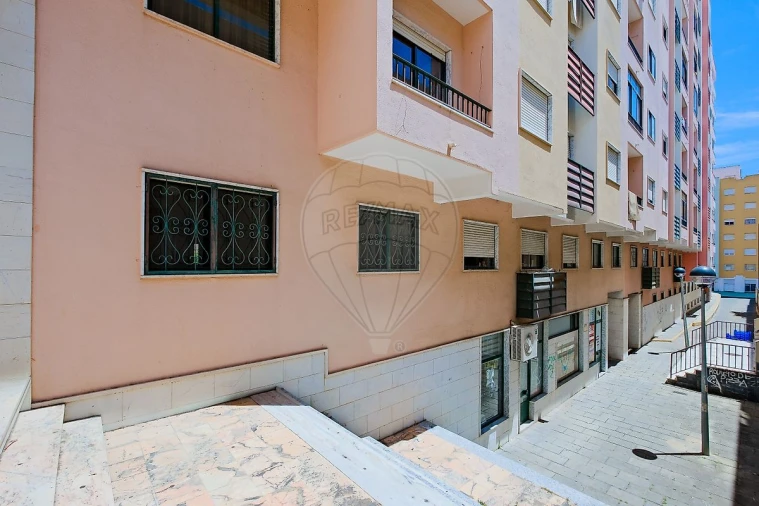 Apartamento T2 para Venda em Cacém e São Marcos Foto 25