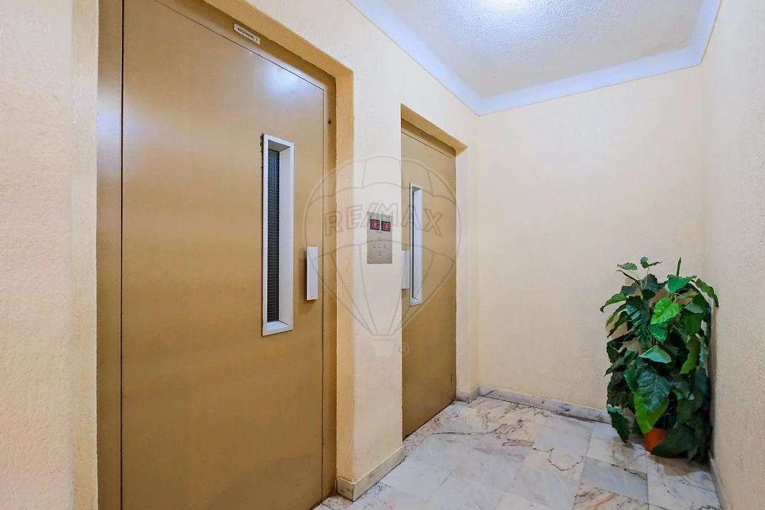 Apartamento T2 para Venda em Cacém e São Marcos Foto 13