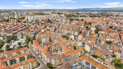Apartamento T2 para Venda em Baixa da Banheira e Vale da Amoreira