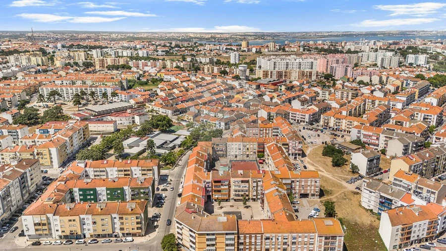 Apartamento T2 para Venda em Baixa da Banheira e Vale da Amoreira Foto 9