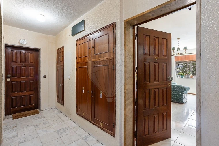 Apartamento T1 para Venda em Algueirão-Mem Martins Foto 16