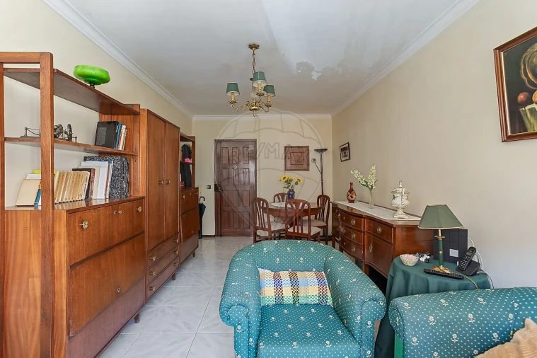 Apartamento T1 para Venda em Algueirão-Mem Martins Foto 14