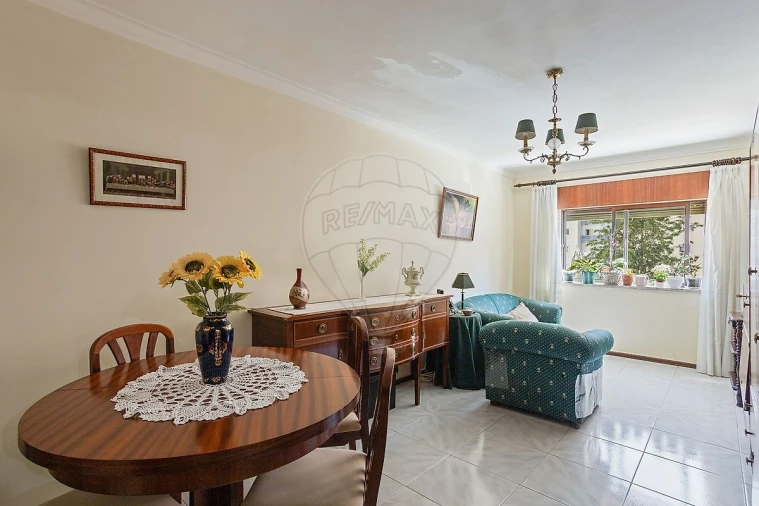 Apartamento T1 para Venda em Algueirão-Mem Martins Foto 13