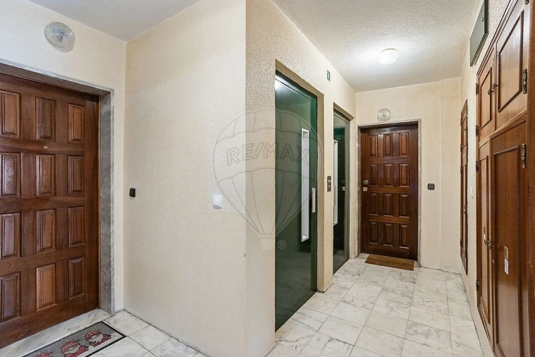 Apartamento T1 para Venda em Algueirão-Mem Martins Foto 17