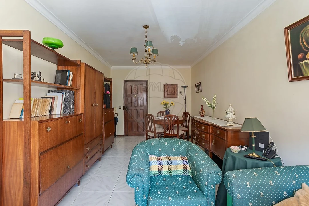 Apartamento T1 para Venda em Algueirão-Mem Martins Foto 14