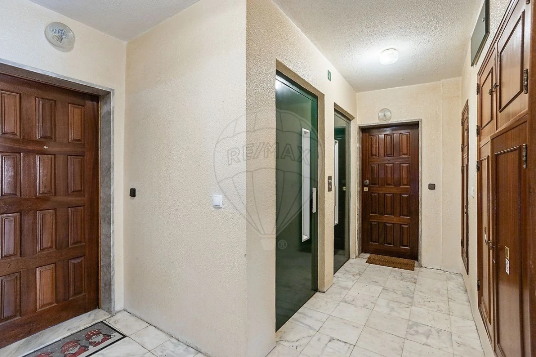 Apartamento T1 para Venda em Algueirão-Mem Martins Foto 17