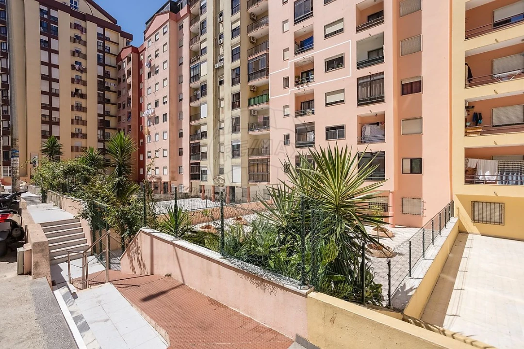 Apartamento T1 para Venda em Algueirão-Mem Martins Foto 23