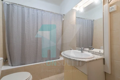 Apartamento T1 para Venda em Oeiras e São Julião da Barra, Paço de Arcos e Caxias