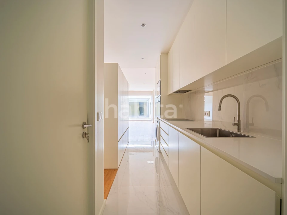 Apartamento T2 para Venda em Cedofeita, Santo Ildefonso, Sé, Miragaia, São Nicolau e Vitória Foto 4