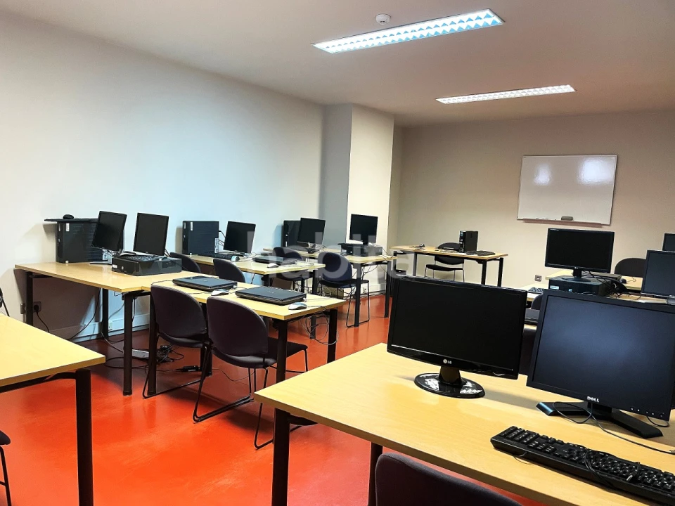 Escritório para Arrendamento em Lordelo do Ouro e Massarelos Foto 12