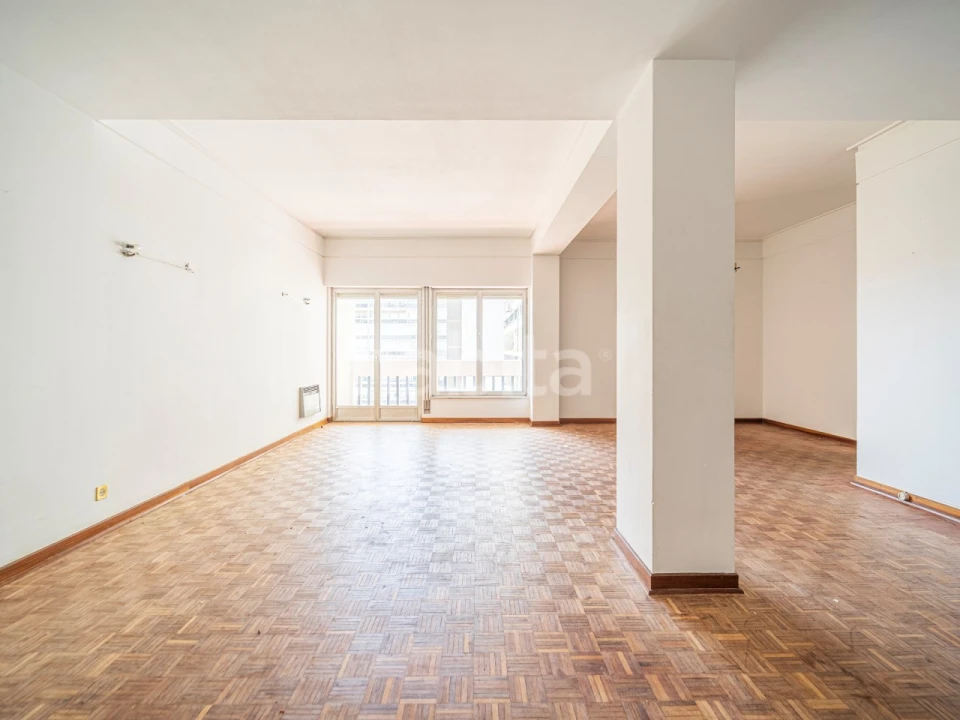 Apartamento T3 para Venda em Alvalade Foto 1