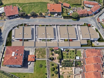 Moradia T3 para Venda em Santa Maria da Feira, Travanca, Sanfins e Espargo