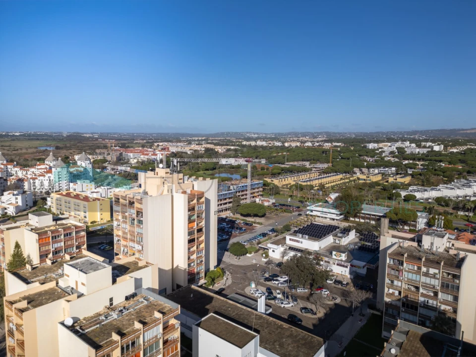 Apartamento para Venda em Quarteira Foto 17