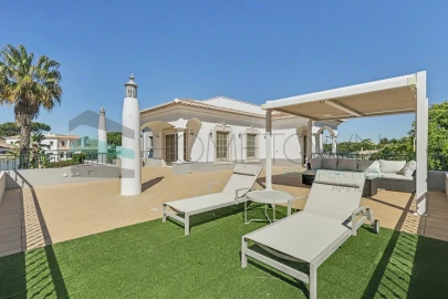 Moradia T5 para Venda em Quarteira