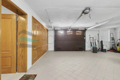Moradia T5 para Venda em Quarteira
