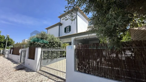 Moradia T5 para Venda em Almancil