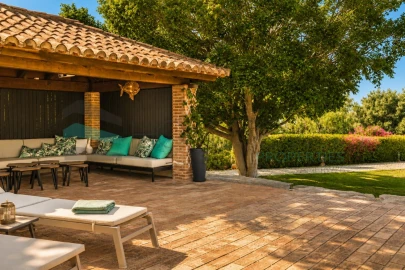 Moradia T4 para Venda em Santa Barbara de Nexe