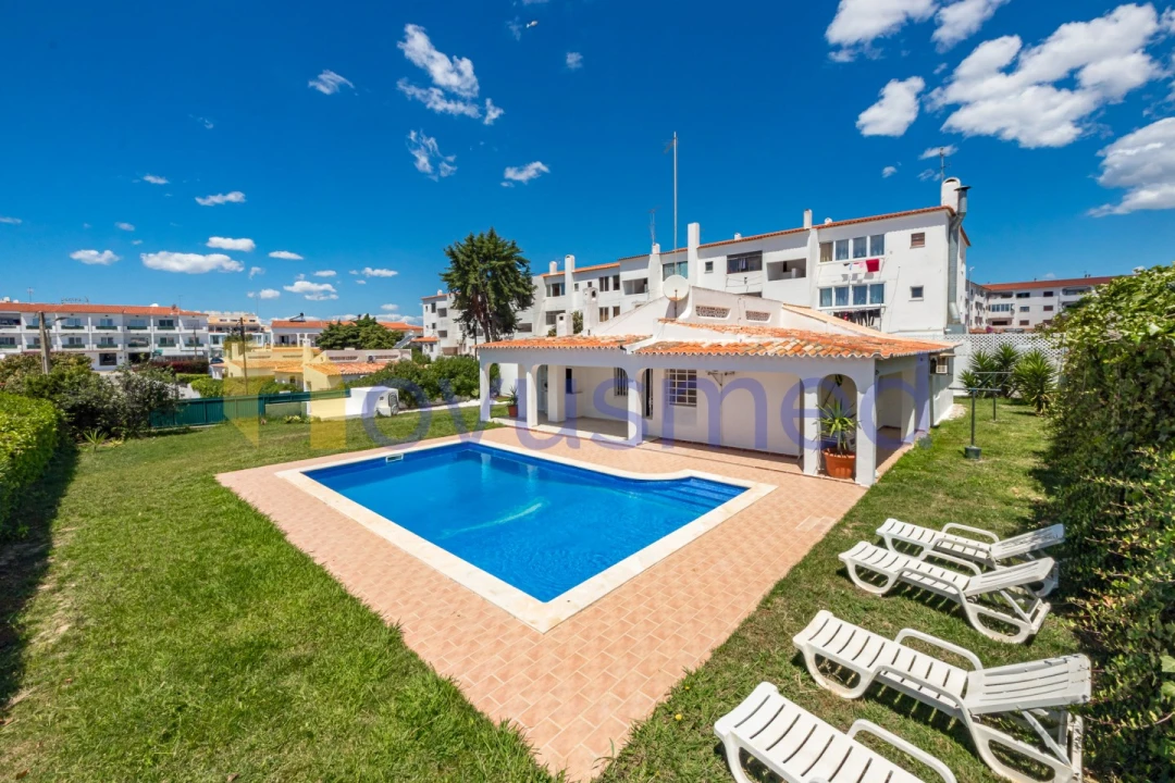 Moradia T4 para Venda em Albufeira e Olhos de Água Foto 1