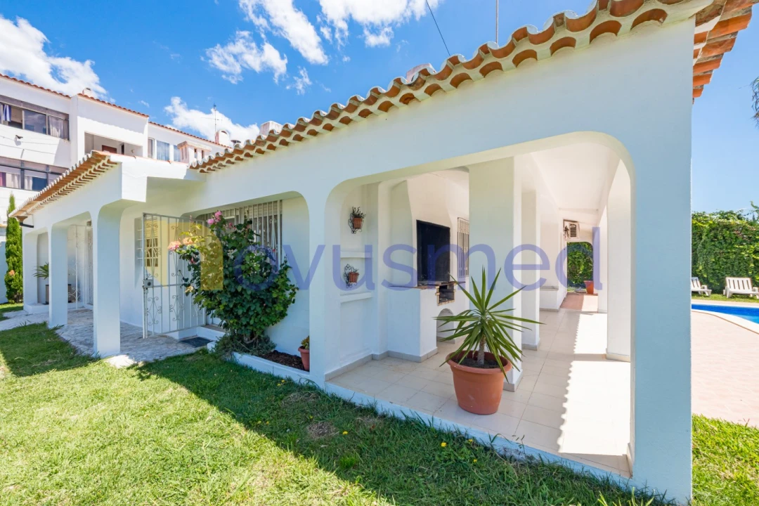 Moradia T4 para Venda em Albufeira e Olhos de Água Foto 11