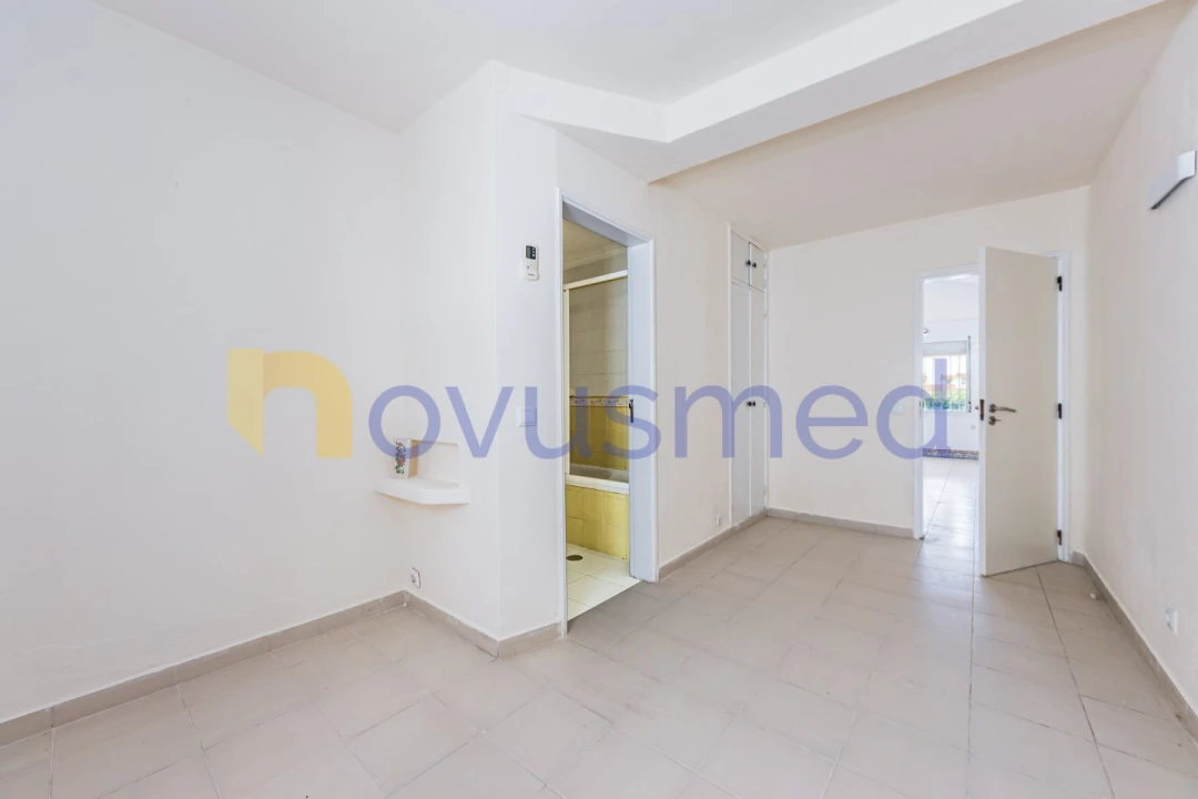 Moradia T4 para Venda em Albufeira e Olhos de Água Foto 28