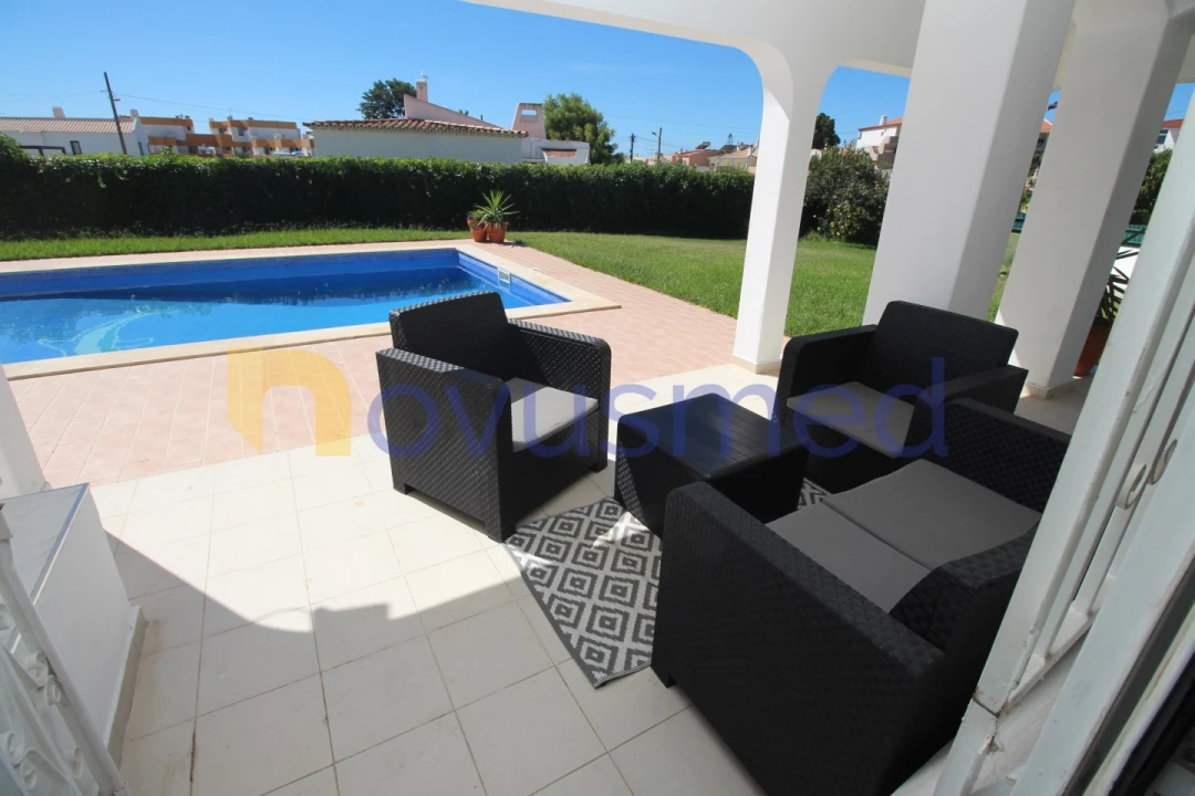 Moradia T4 para Venda em Albufeira e Olhos de Água Foto 10