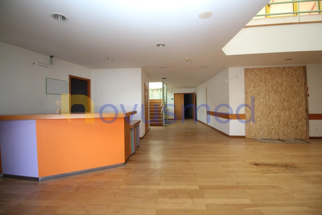 Terreno Comércio / Armazém para Venda em Albufeira e Olhos de Água Foto 8