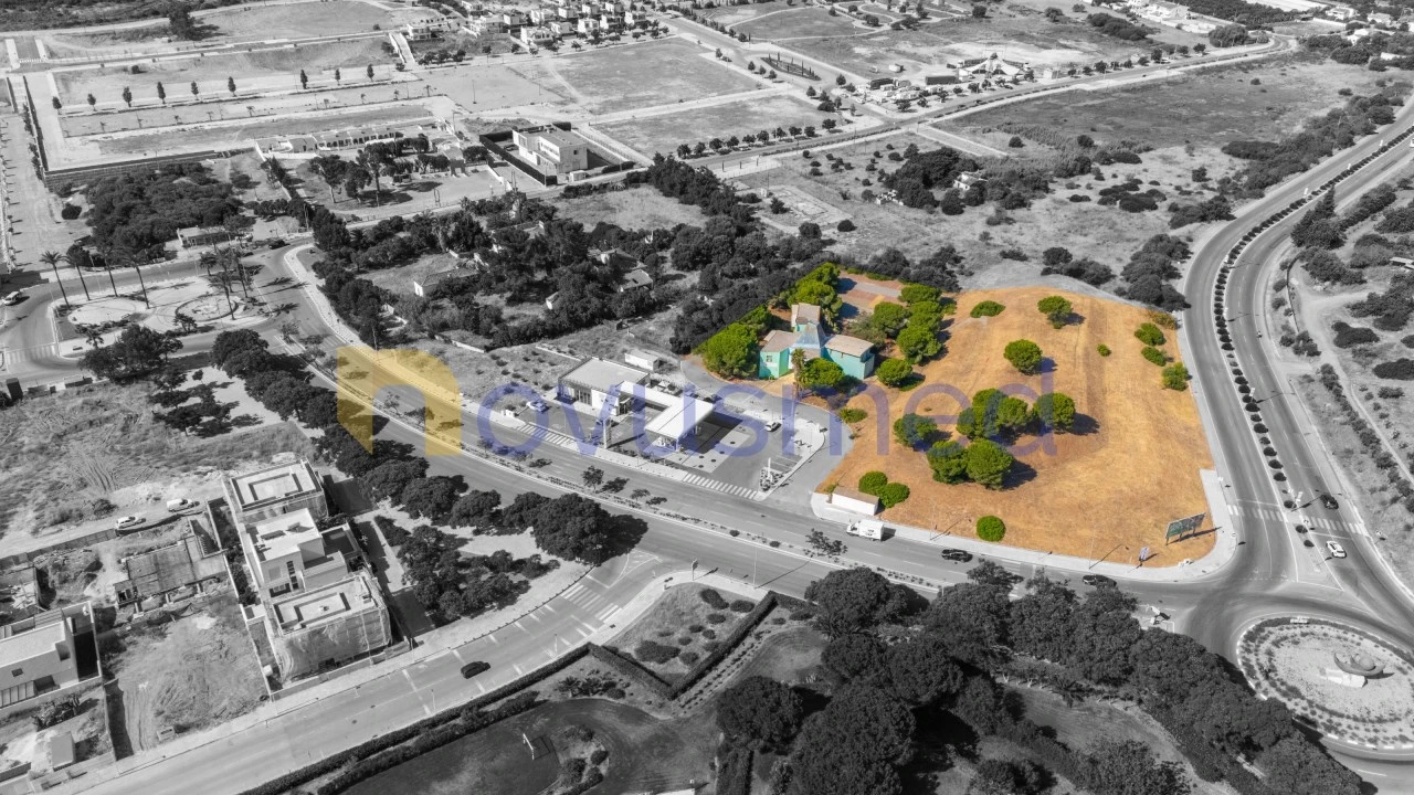 Terreno Comércio / Armazém para Venda em Albufeira e Olhos de Água Foto 1