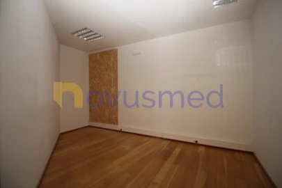 Terreno Comércio / Armazém para Venda em Albufeira e Olhos de Água