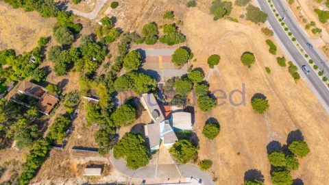 Terreno Comércio / Armazém para Venda em Albufeira e Olhos de Água
