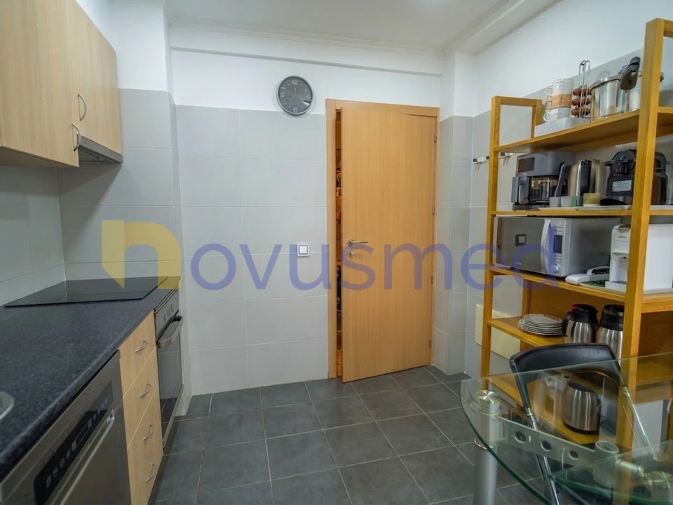 Apartamento T2 para Venda em Ferreiras Foto 3