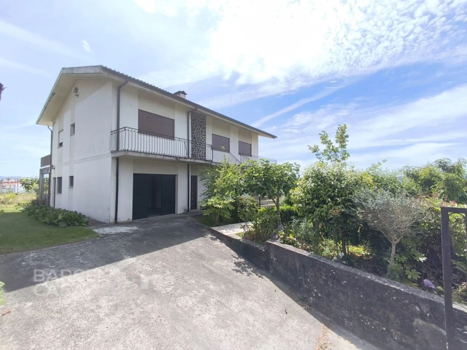 Moradia T3 para Venda em Airo Foto 45