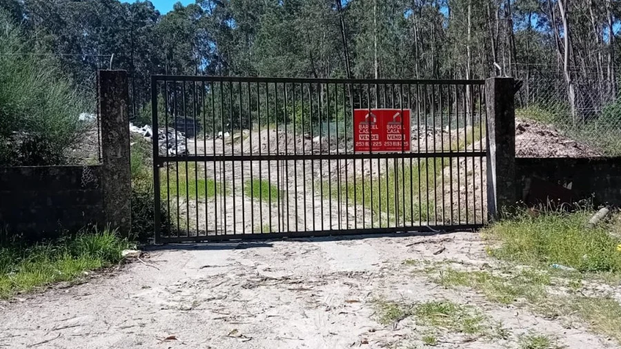 Terreno Comércio / Armazém para Venda em Vila Chã