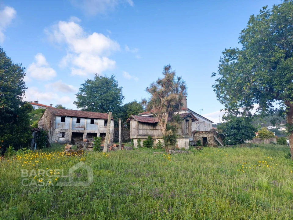 Moradia T4 para Venda em Vila Cova e Feitos Foto 1