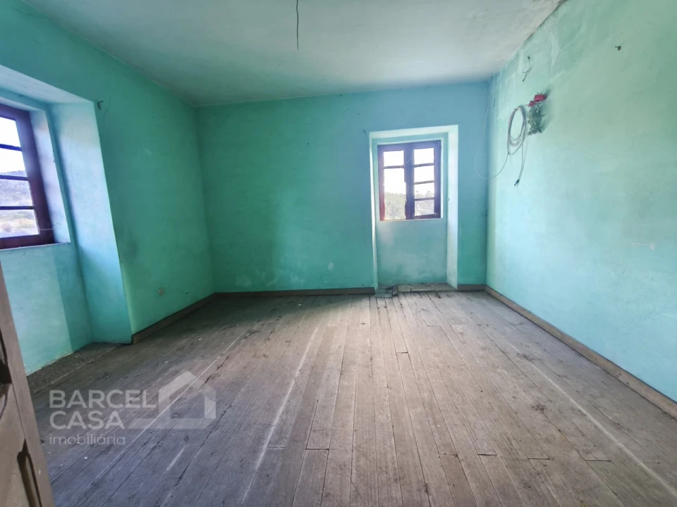Moradia T4 para Venda em Vila Cova e Feitos Foto 29