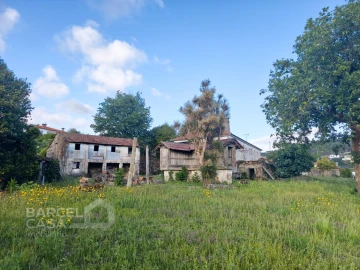 Moradia T4 para Venda em Vila Cova e Feitos