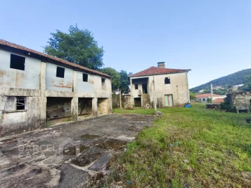 Moradia T4 para Venda em Vila Cova e Feitos